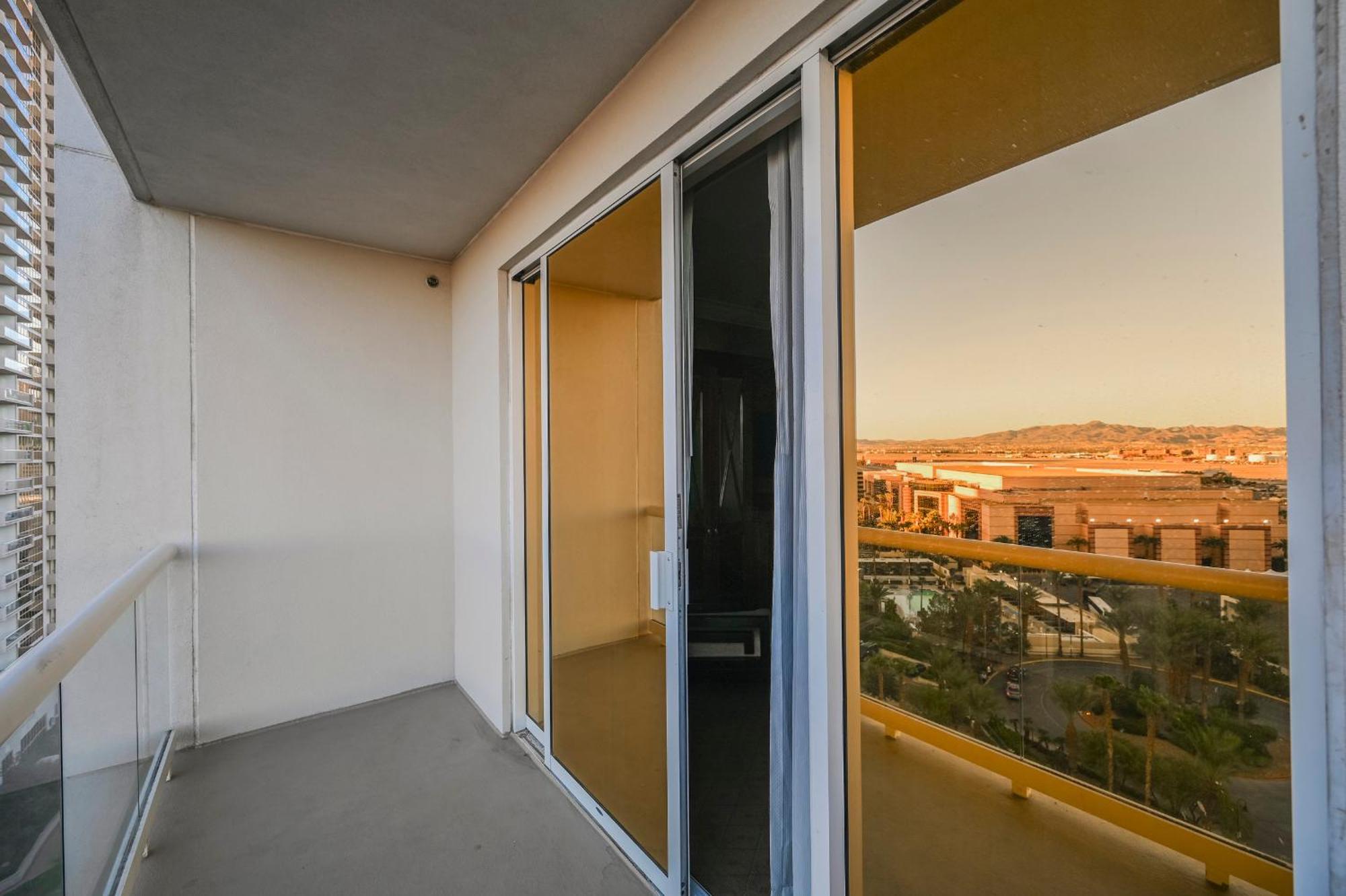 StripViewSuites at Signature Las Vegas Chambre photo